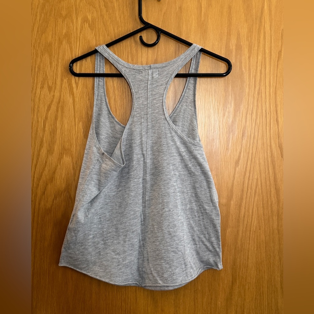 Women’s Hollister racer back Crop Tank Top - Picture 2 of 4